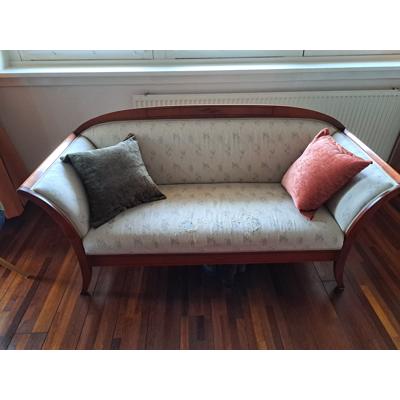 Sierlijk bankje van notenhout